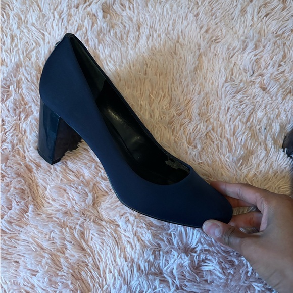 Donald J. Pliner Women's Navy Heels - Picture 7 of 8